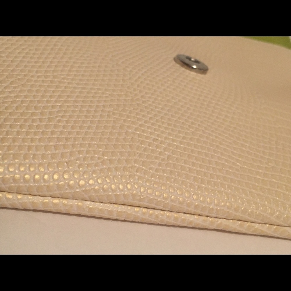 March 2021 
Ipsy glam bag
New 
Never Used - Picture 2 of 7
